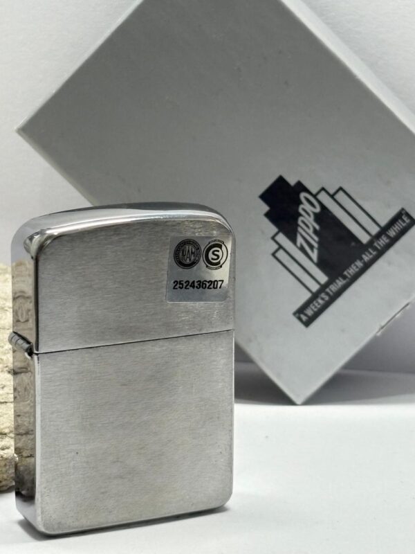 ENCENDEDOR MARCA ZIPPO MODELO 28084