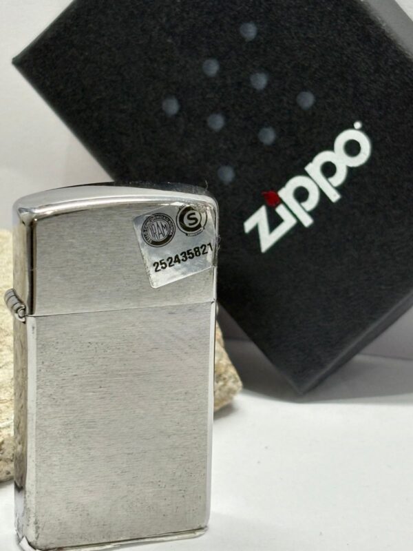 ENCENDEDOR MARCA ZIPPO MODELO 28701