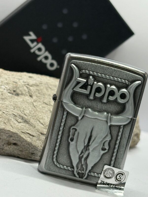 ENCENDEDOR MARCA ZIPPO MODELO 28204