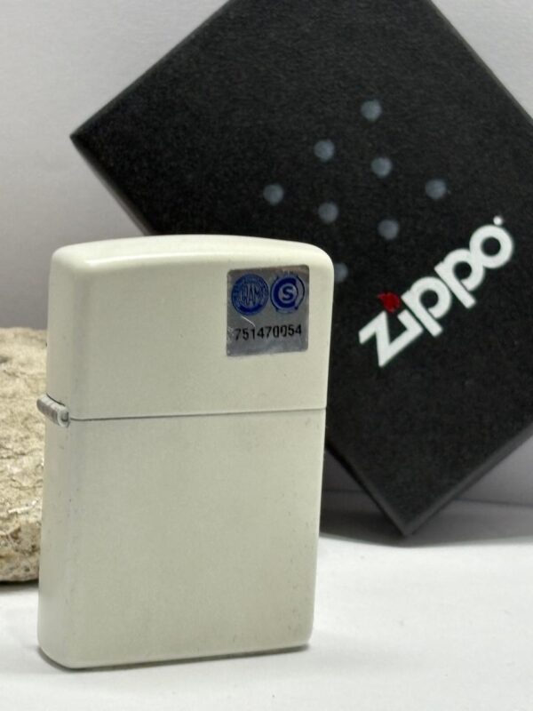 ENCENDEDOR MARCA ZIPPO MODELO 28101