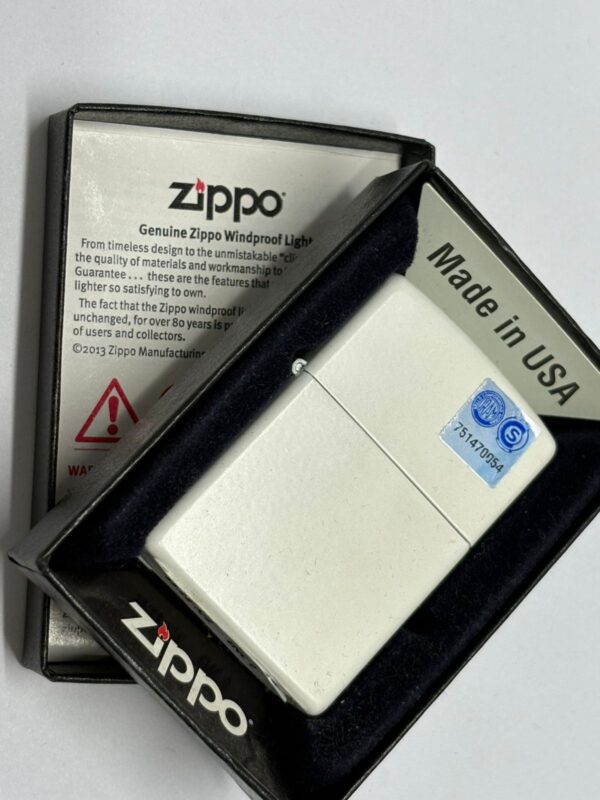 ENCENDEDOR MARCA ZIPPO MODELO 28101 - Image 2