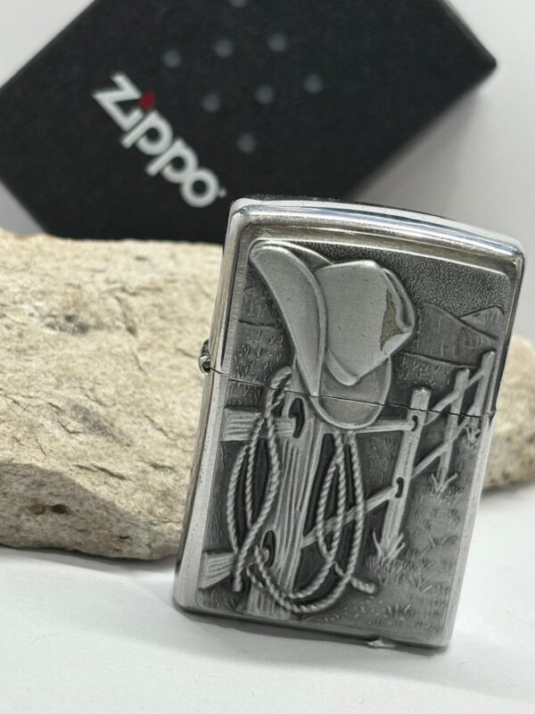 ENCENDEDOR MARCA ZIPPO MODELO 28531