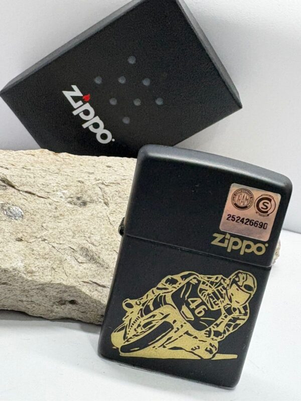 ENCENDEDOR MARCA ZIPPO MODELO VALENTINO ROSSI 46 MOTO GP