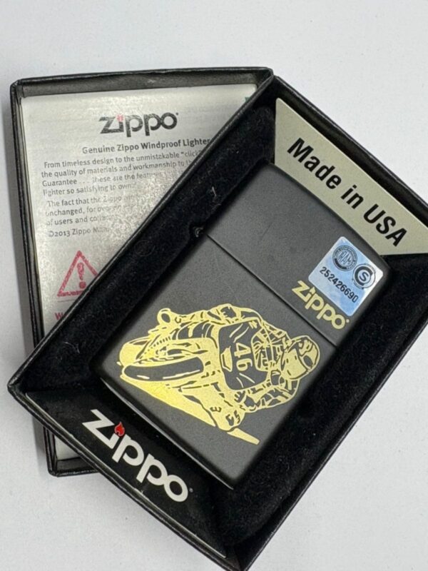 ENCENDEDOR MARCA ZIPPO MODELO VALENTINO ROSSI 46 MOTO GP - Image 2