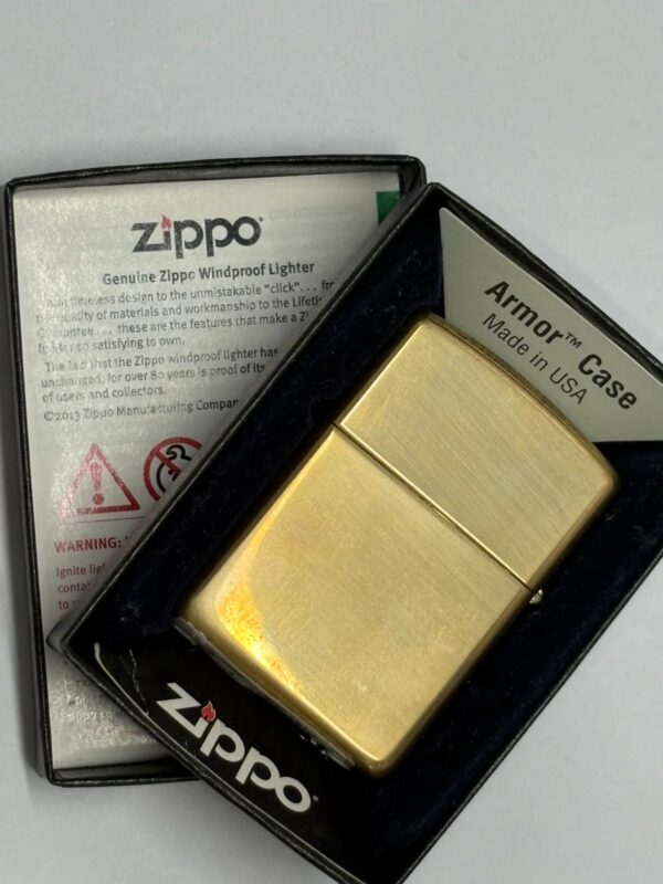 ENCENDEDOR MARCA ZIPPO MODELO DORADO 254B - Image 2