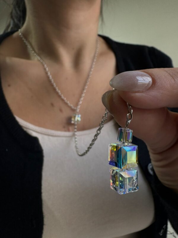 CORBATERO DE PLATA CON CRISTALES diseño con cubos - Image 2