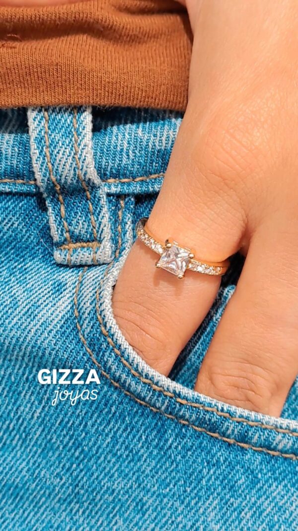 ANILLO de acero bañado en dorado con strass cuadrado