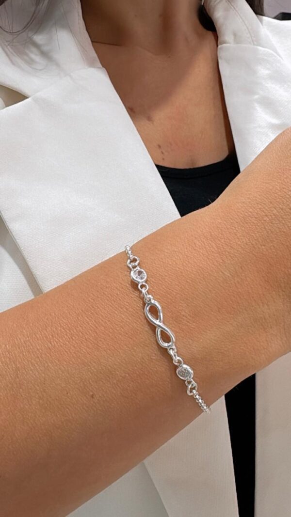 PULSERA DE PLATA CON CENTRO INFINITO