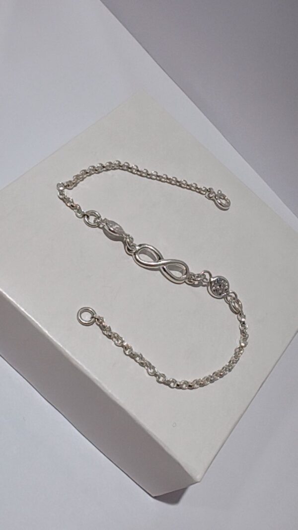 PULSERA DE PLATA CON CENTRO INFINITO - Image 3