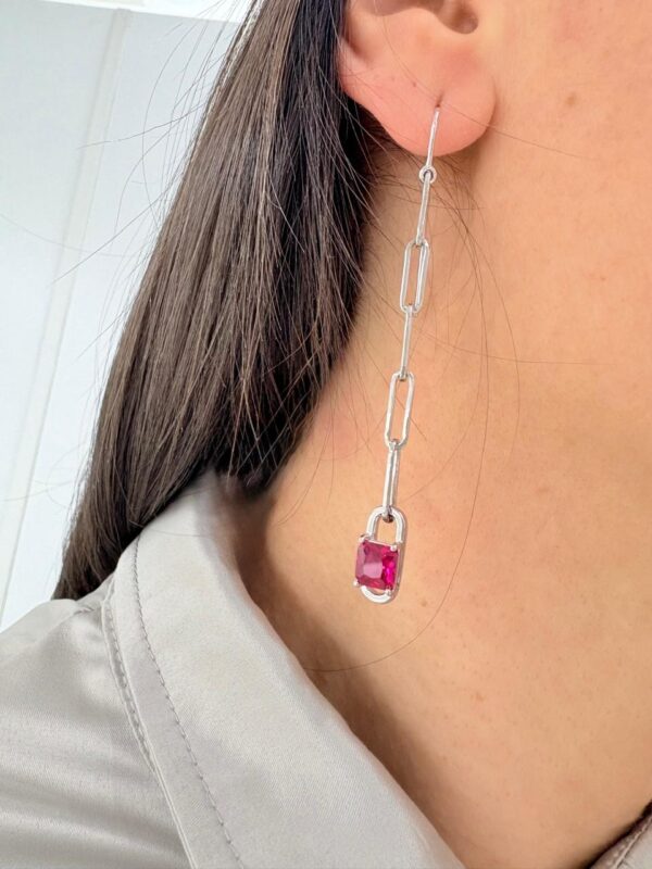 AROS DE PLATA RODINADA COLGANTE CON CUBICS ENGARZADO FUCSIA