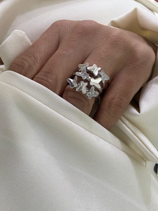 ANILLO MODELO ANCHO CON MARIPOSAS