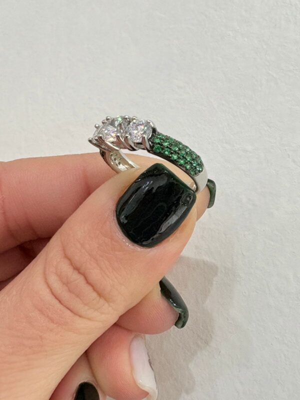 ANILLO LINEA ROSE CON TRES PIERDRAS CENTRALES - Image 3