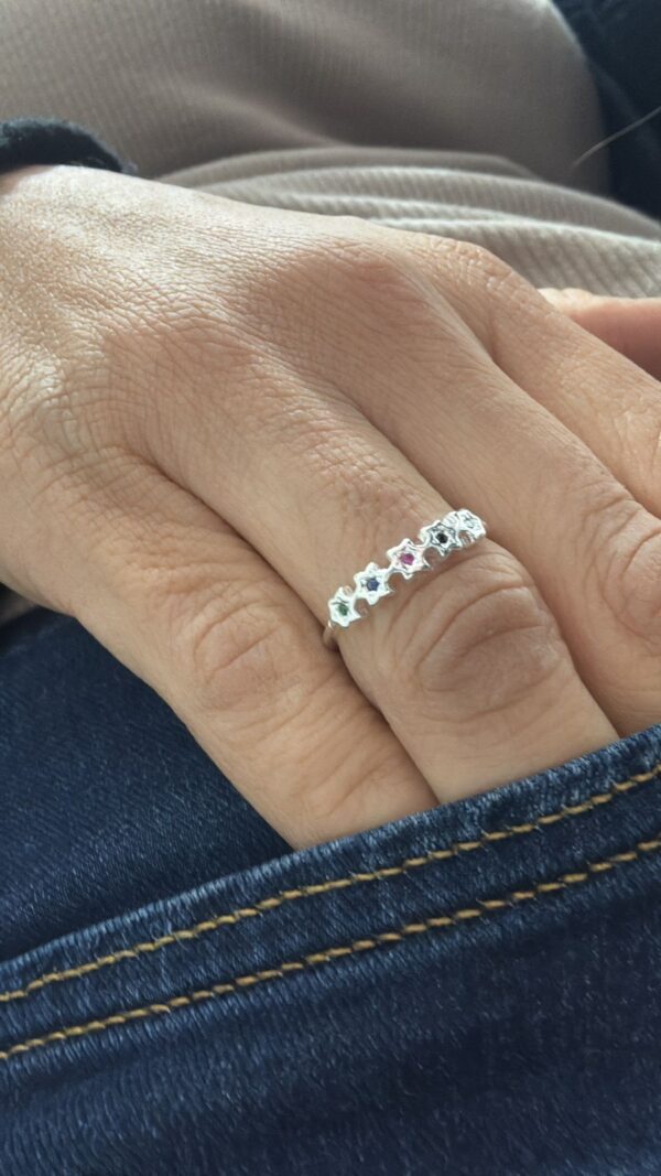 ANILLO DE PLATA MODELO ESTRELLAS CON CUBICS ENGARZADOS