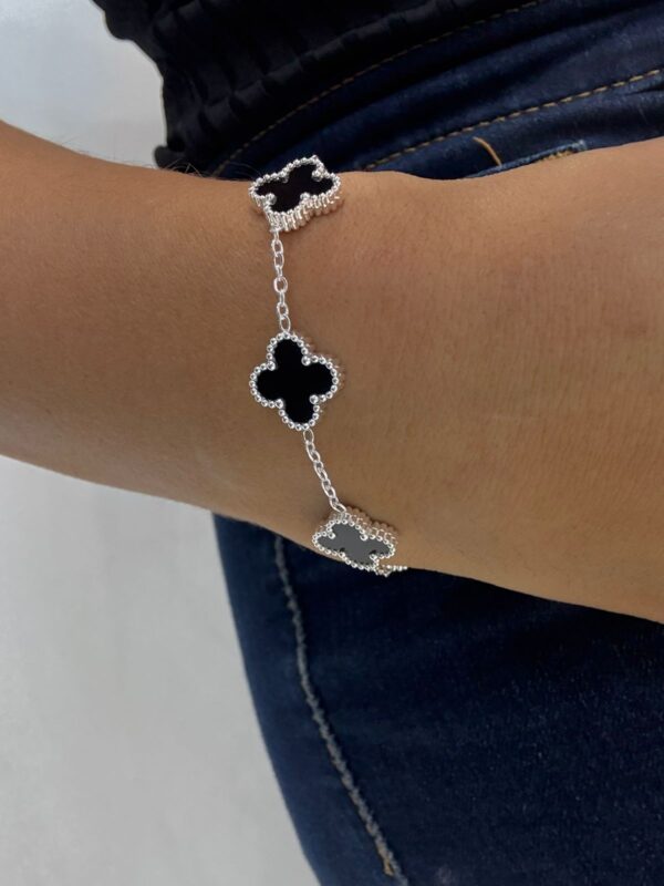 PULSERA DE ACERO BLANCO TREBOL