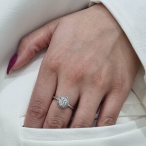 ANILLO de plata rodinada modelo MEDIA ESFERA con micropave