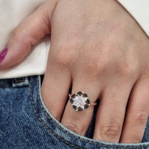 ANILLO de plata modelo "Flor" con piedras blancas y negras n13