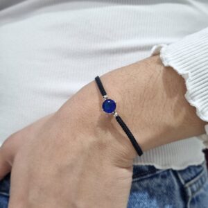 PULSERA de hilo con dije central de plata con piedra color AZUL