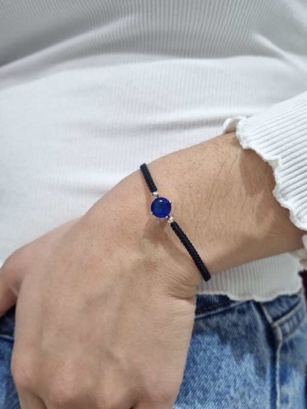 PULSERA de hilo con dije central de plata con piedra color AZUL