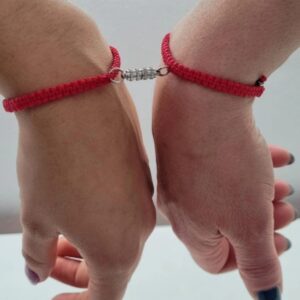 Set de pulseras de hilo diseño "HILO ROJO"