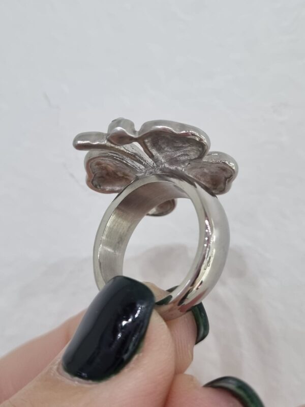 ANILLO de acero modelo TREBOL - Image 3