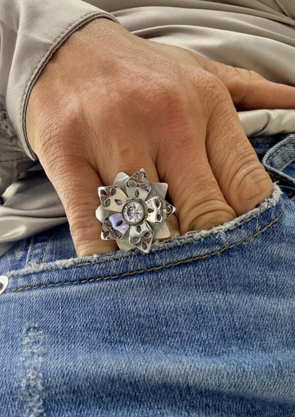 ANILLO de acero con FLOR