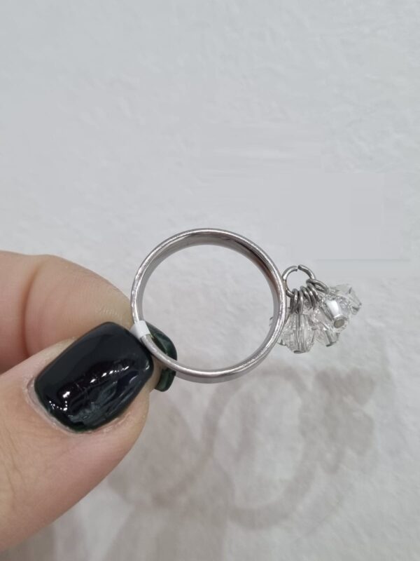 ANILLO de acero modelo ABUNDANCIA con acrilicos blancos - Image 3