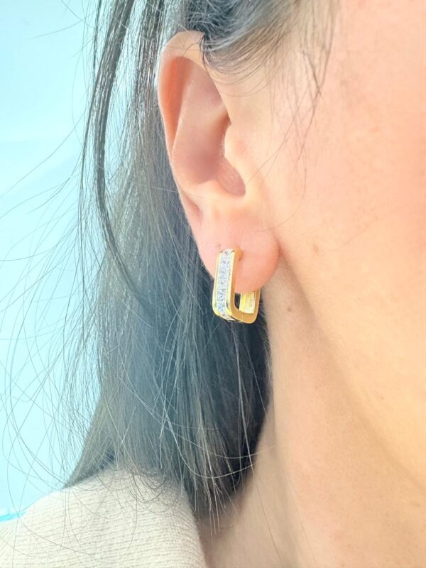 AROS de plata rodinada en dorado modelo cubanos cuadrados con piedras - Image 3