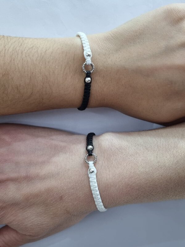 Set de pulseras de hilo diseño YING-YANG