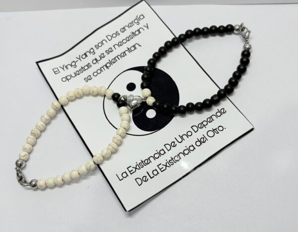 Set de pulseras de simil piedas ,hilo y corazon con iman - Image 2