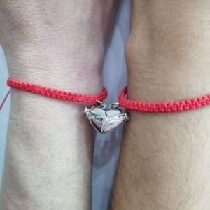 Set de pulseras de hilo y con corazon con iman