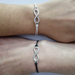 Set de pulseras de hilo diseño INFINITO