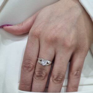 ANILLO de plata modelo CORAZON con piedra n15