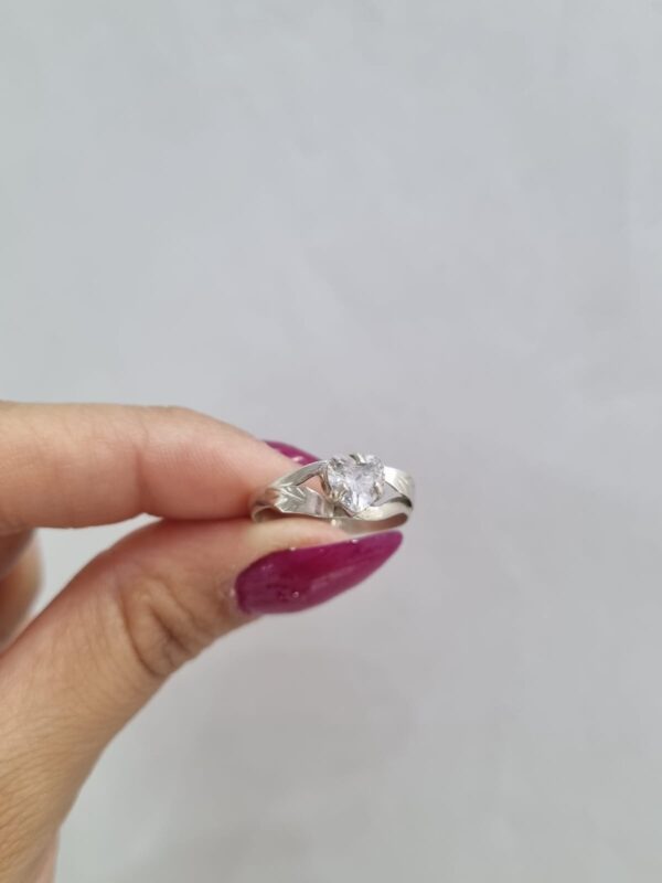 ANILLO de plata modelo CORAZON con piedra n15 - Image 4