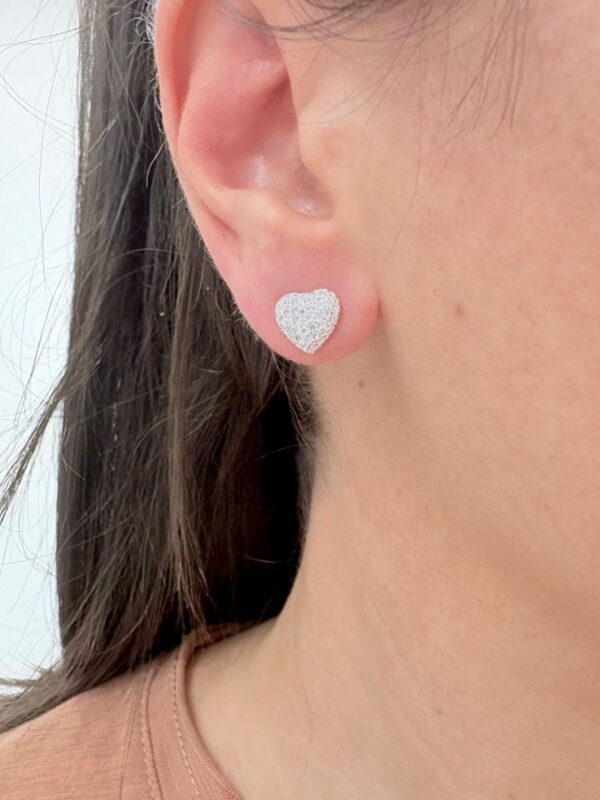 AROS de plata rodinada modelo corazon con piedras - Image 2
