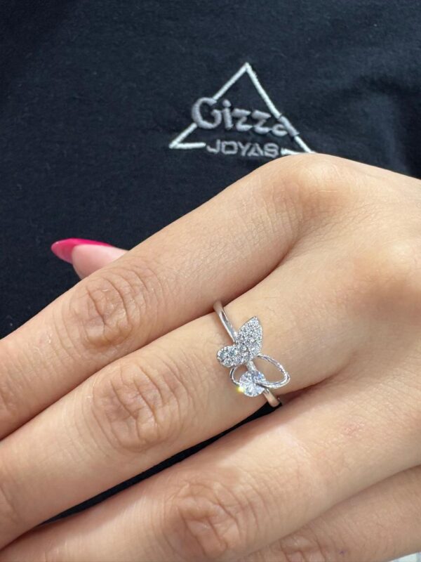 ANILLO de plata rodinada modelo "Mariposa", ajustable