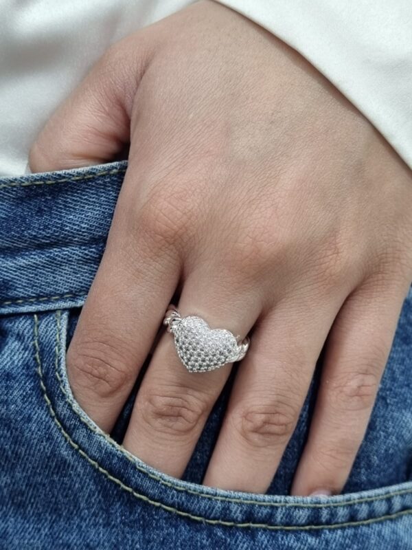 ANILLO de acero blanco modelo "CORAZON con CADENAS"