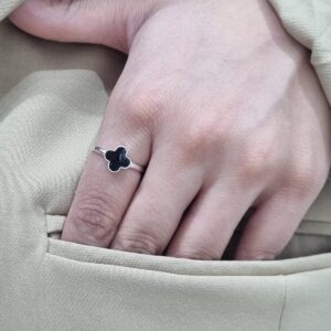 ANILLO de plata rodinada modelo "TREBOL"