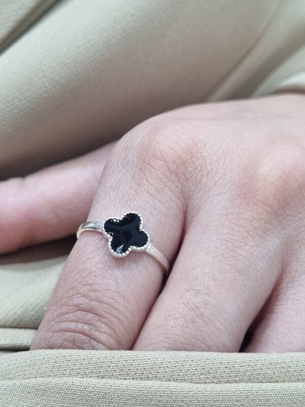 ANILLO de plata rodinada modelo "TREBOL" - Image 2