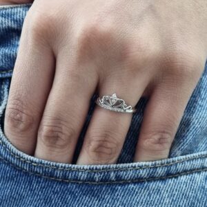 ANILLO de plata rodinada modelo "Corona" N°10