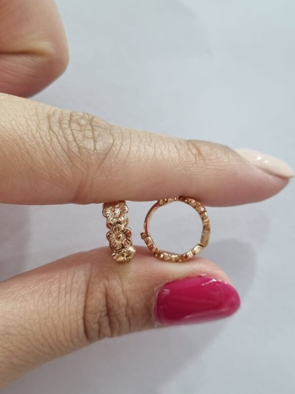 AROS DE ACERO ROSE DISEÑO CUBANOS CON DISEÑO FLORES 1CM - Image 2