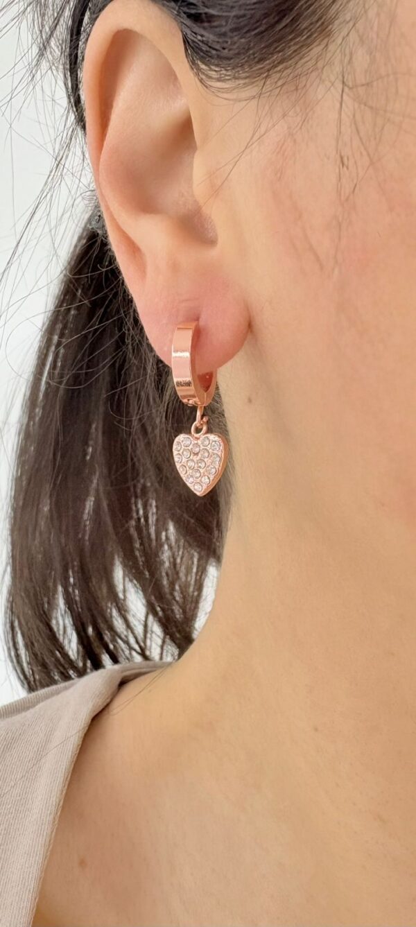 AROS DE ACERO ROSE CON CORAZONES COLGANTES