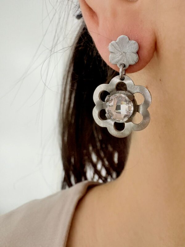 AROS DE ACERO MODELO FLOR COLGANTES