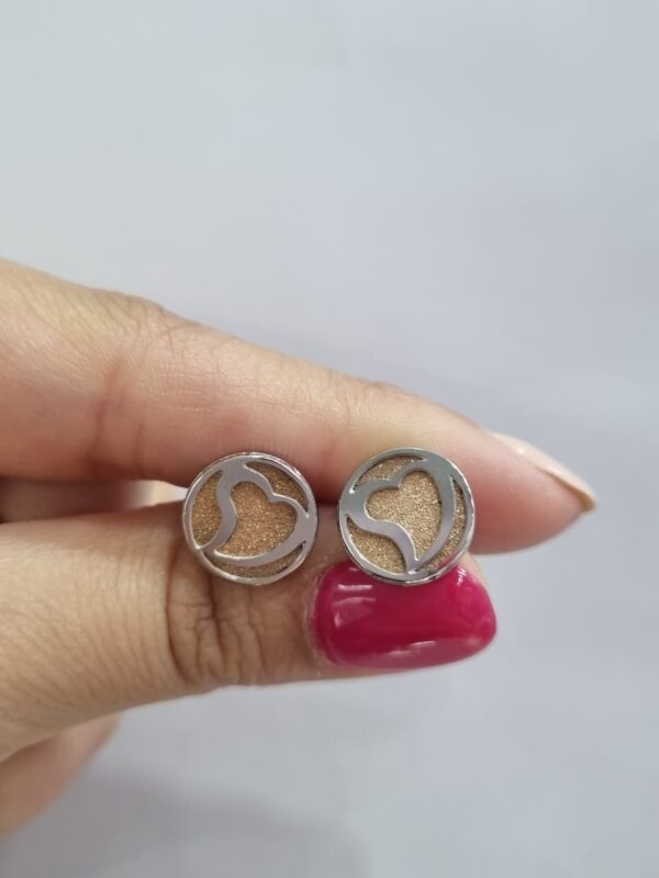 AROS DE ACERO CON DETALLE ROSE MODELO CORAZÓN - Image 2