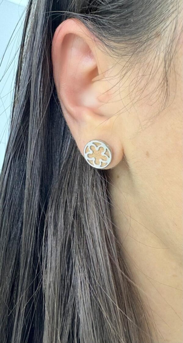AROS DE ACERO CON DETALLE ROSE MODELO FLOR