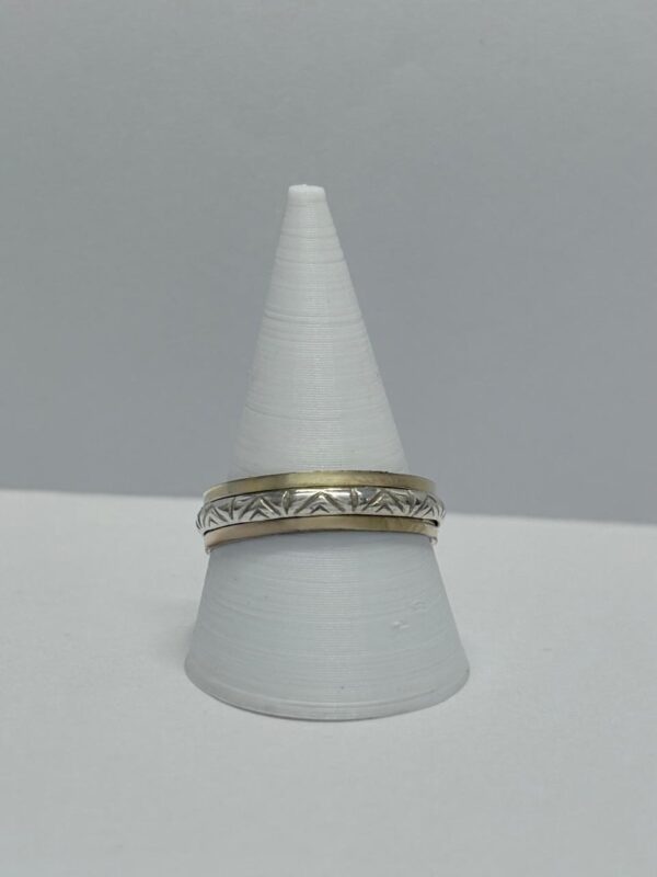 ALIANZA de plata con oro diseño TRIÁNGULOS - Image 2