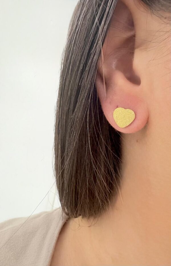 AROS DE ACERO DORADO MODELO CORAZON ARENADO