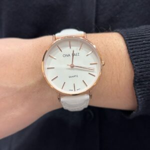 RELOJ ONA SAEZ modelo 61932GA con cuerina