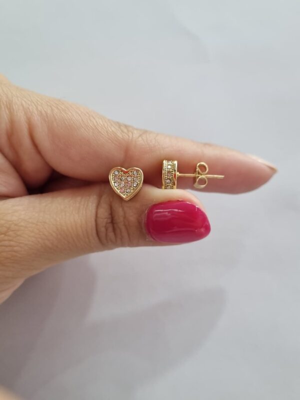 AROS DE ACERO DORADO MODELO CORAZÓN - Image 2