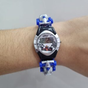 RELOJ PARA NIÑO linea DIGITAL diseño "AUTO DE CARRERA"