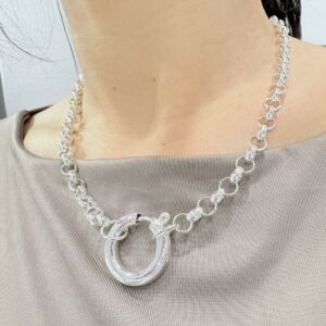 CADENA de acero blanco modelo ROLO 45cm con importante cierre.